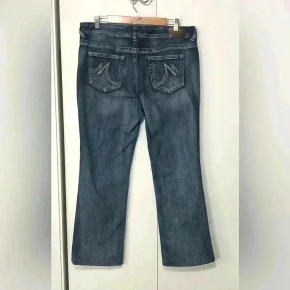 Maurices Women Straight Leg Blue Slight Stretch Denim Jeans  Size 15/16 Short - Picture 2 of 15
